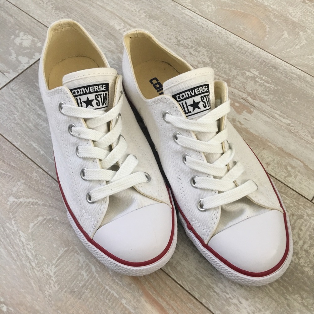 Converse • Like New Chuck Taylor Dainty Low Top